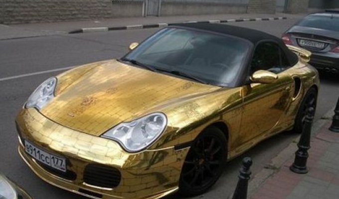  Золотой автомобиль (9 фото)