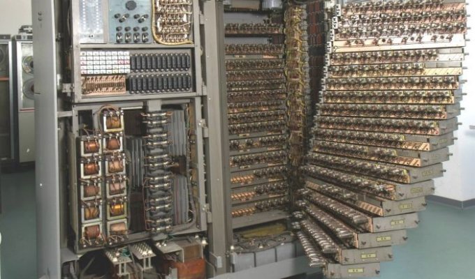 Интерфейс компьютера 65 лет назад (3 фото)