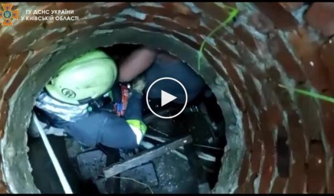 В Киевской области двое рабочих потеряли сознание в колодце