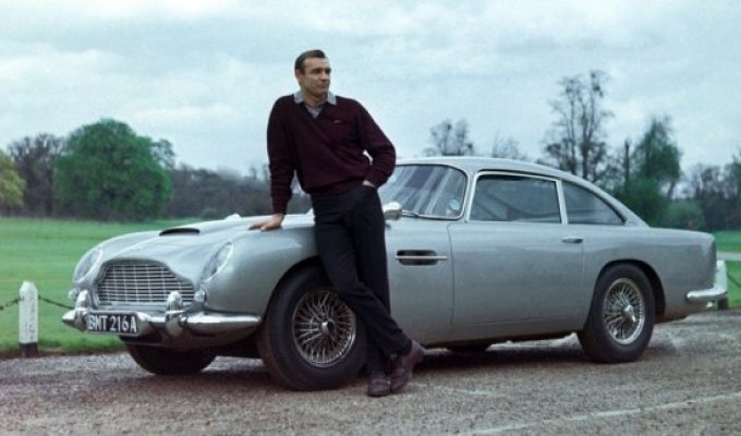 Aston Martin первого Джеймса Бонда продали за $2,4 млн (2 фото)