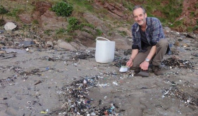 Пластиковый мусор с пляжа в Великобритании (22 фото)