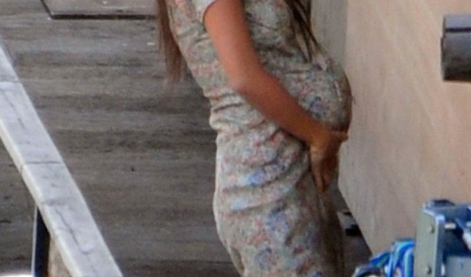 Penelope Cruz задирает платье (11 фотографий)