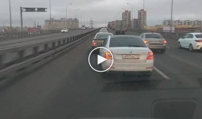 Обычный день в Петербурге граната и машины