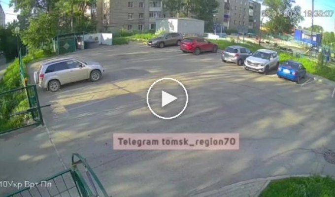Эффектный акробатический трюк от начинающего мотоциклиста из Томска