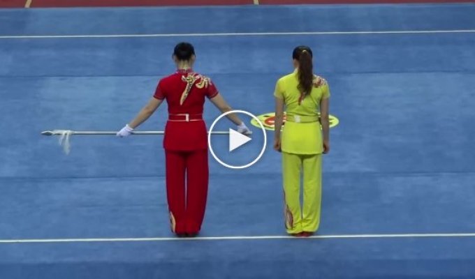 Опасное китайское выступление девушек с использованием палки
