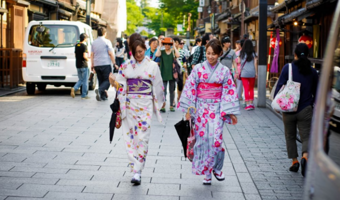 В Японии туристам запретили фотографировать гейш (6 фото)