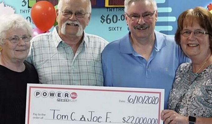 Американец выиграл в лотерею 22 миллиона и отдал половину другу из-за обещания, данного 28 лет назад (1 фото)