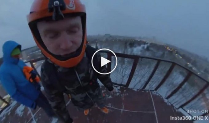 Бейсджампер из Екатеринбурга прыгнул с высоты всего 31 метр