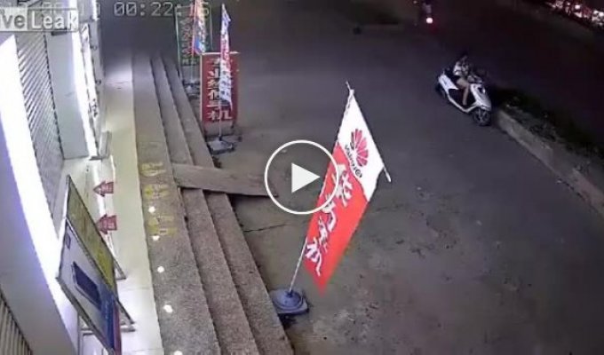 Дорожный инцидент в Китае. Женщина подлетела в воздух на несколько метров