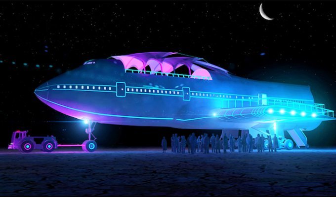 Вторая жизнь старого самолёта Boeing: гигантский арт-автомобиль для фестиваля Burning Man (12 фото)