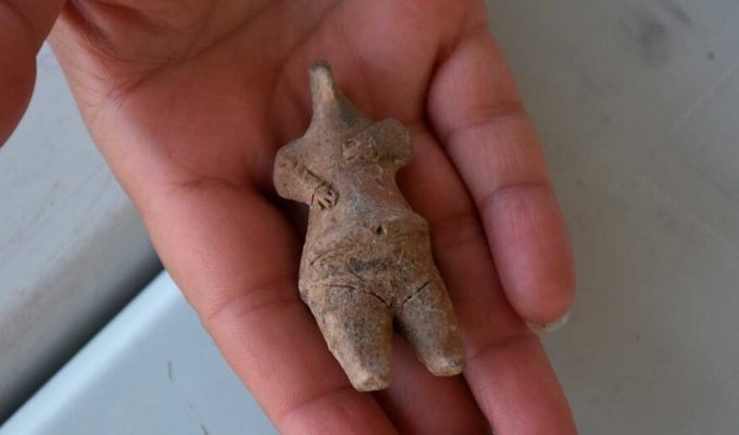 В Турции найдена фигурка возрастом 7800 лет (3 фото + 1 видео)