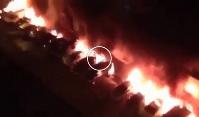 Мигранты для мести, подпалили 26 дорогих иномарок на парковке. Франция