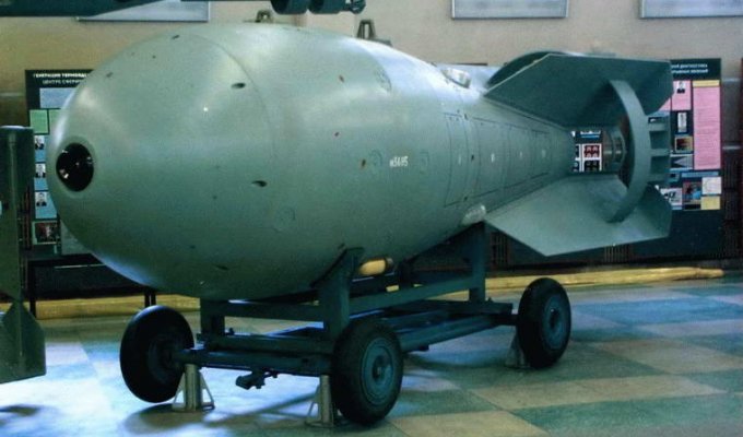 РДС-37 бомба "в 300 Хиросим" (10 фото + 2 видео)