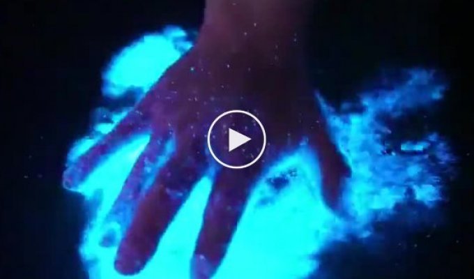 Биолюминесцентный планктон который светится в воде