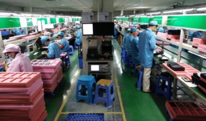 Визит на китайскую фабрику, которая делает далеко не самые обычные смартфоны (23 фото)