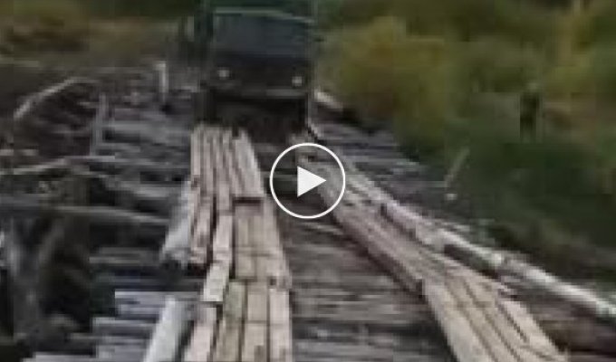 Неудачная переправа через реку на ГАЗ 66