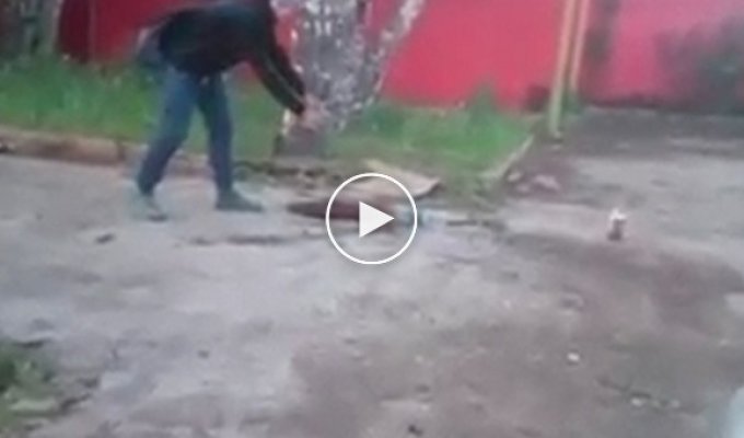 В Приморском крае подростки взорвали канализационный коллектор