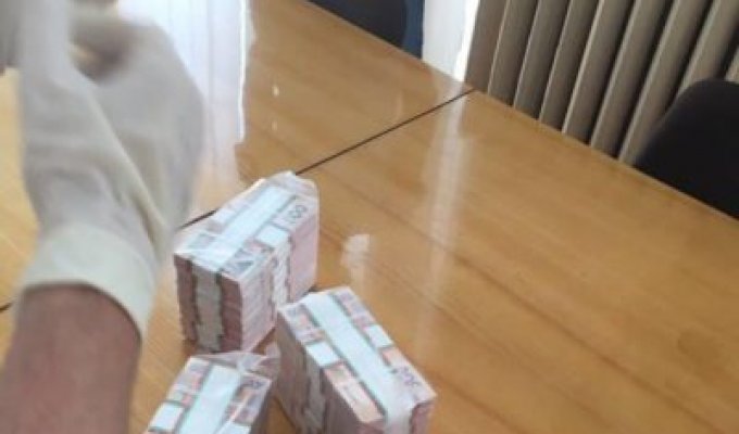 Попался на 1,5 млн грн взятки: Аваков рассказал о задержании топ-менеджера “Захидукргеологии”