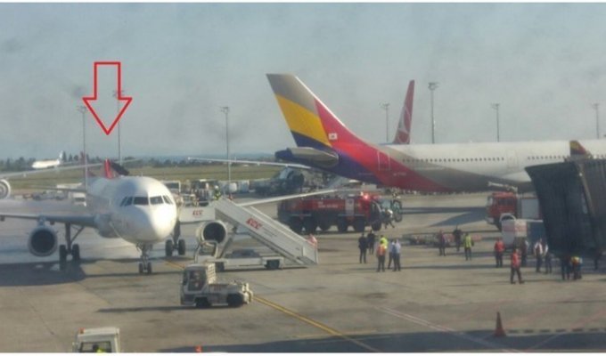 В турецком аэропорту корейский Аirbus A330 случайно снес другому самолету хвост (5 фото + 1 видео)