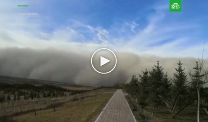 Пыльная буря в Китае накрыла города