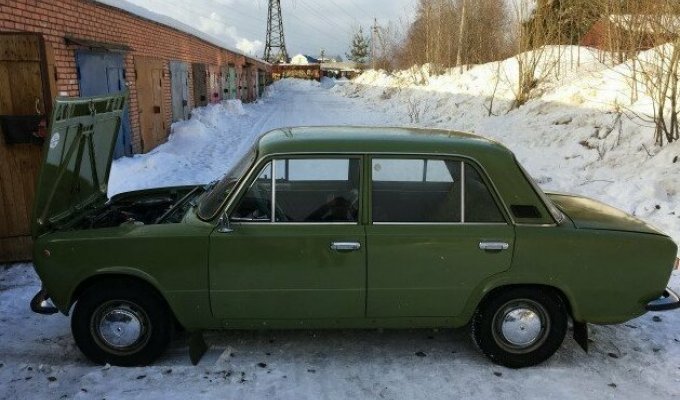 Россиянин настолько нуждался в деньгах на подарки своей девушке, что украл и продал её же машину (1 фото)