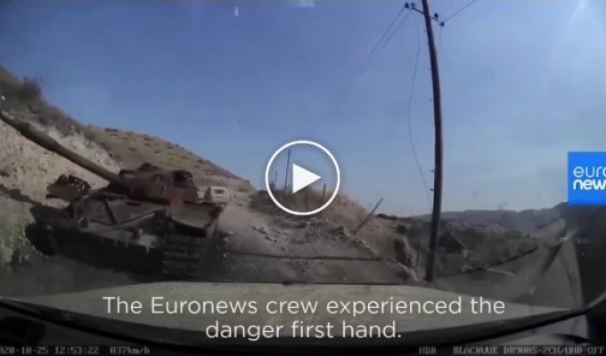 В Нагорном Карабахе в съемочную группы Euronews чуть не угодил снаряд
