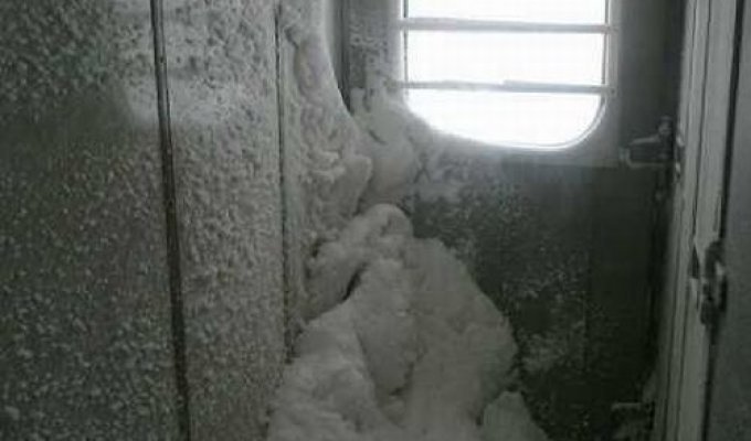 Зимой на поезде (4 фото)