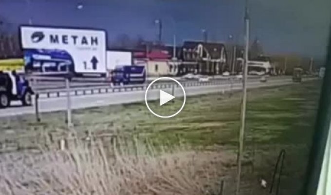 На Кубани молодой водитель каршеринга влетел в стоящий КамАЗ