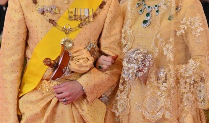 Султан Брунея с размахом женил сына (8 фото)