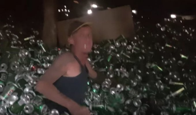 Самый большой любитель Victoria Bitter: житель Австралии за 15 лет скопил в сарае 30000 банок пива (3 фото)