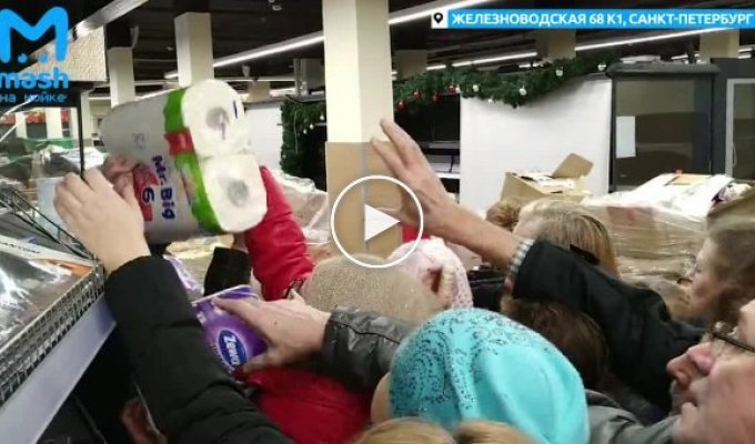 В Петербурге закрывается сеть магазинов – за продукты идут бои