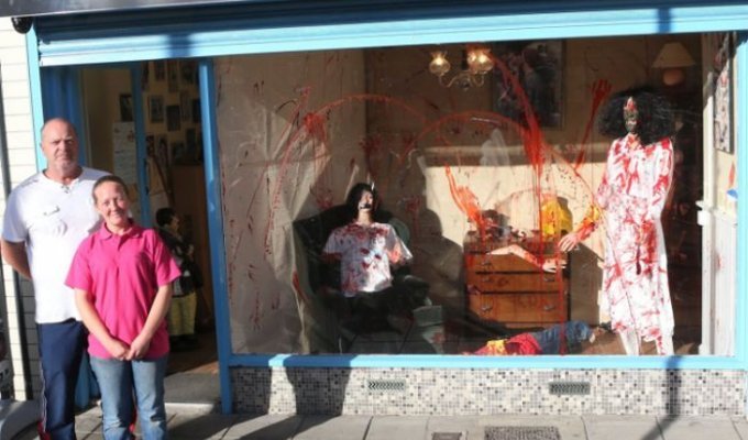 Жители британского города Хавант пожаловались на слишком страшную декорацию в полицию (3 фото)