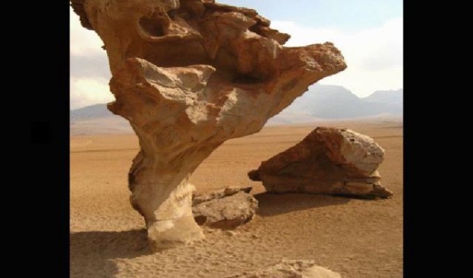 Необычные скалы и камни в разных точках мира (36 фото)