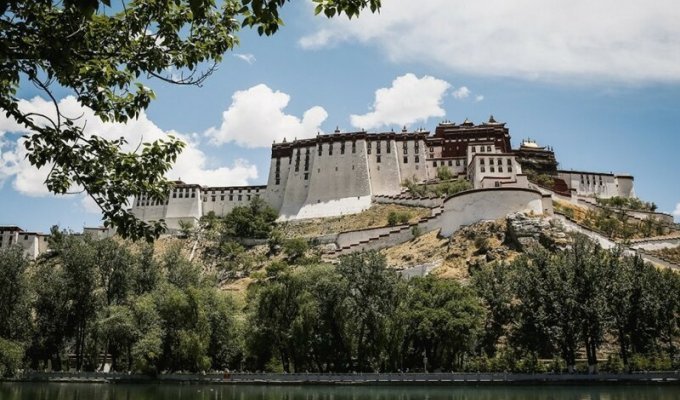 Прогулка по главному дворцу Тибета (10 фото)