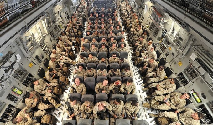 Американцы летят в Афганистан (7 фото)