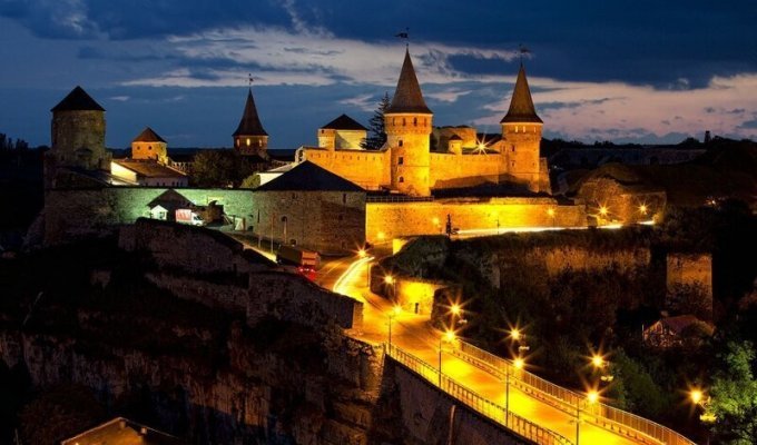 10 самых красивых замков Украины (11 фото)