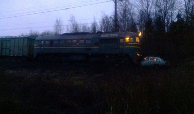 Странная авария с поездом (5 фото)