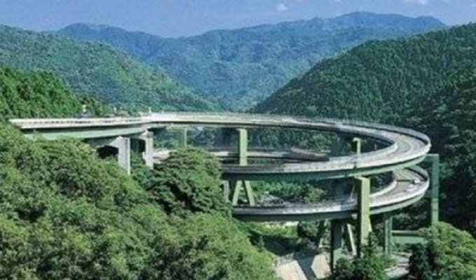 Уникальные японские мосты (10 фотографий)