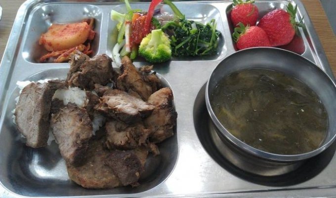 Как выглядит обед в частной школе в Южной Корее (8 фото)