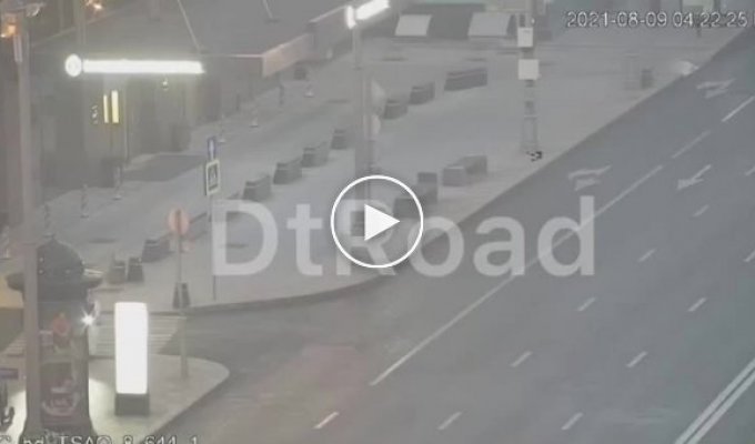 Лихач на спорткаре устроил серьезное ДТП на Тверской улице в Москве