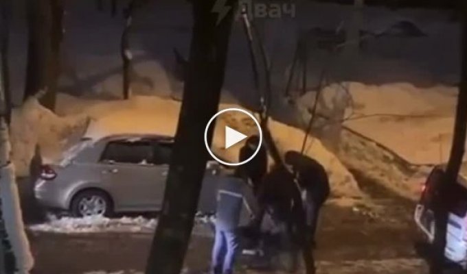 В Москве двое пьяных приезжих избили полицейских (мат)