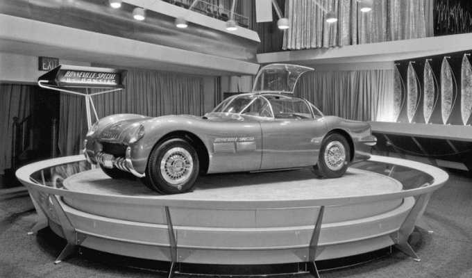 Pontiac Bonneville Special: концепт 50-х, опередивший своё время на годы (16 фото)