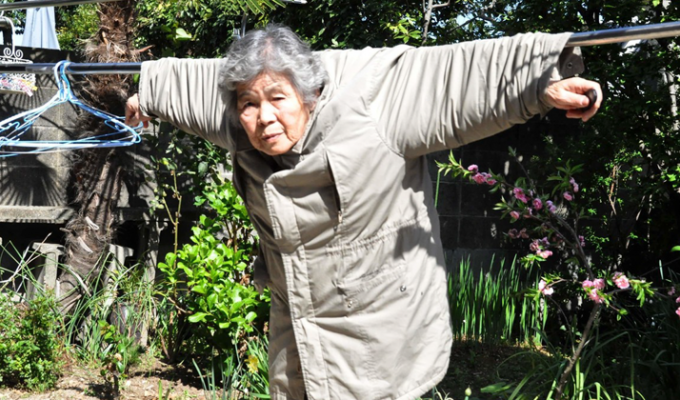 Японская фотохудожница открыла для себя фотографию в 72 года (14 фото)