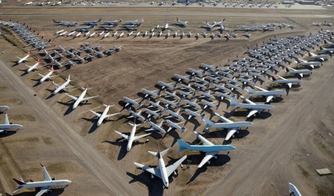 "Кладбище самолетов" в Аризоне серьезно пополнилось из-за коронавируса (6 фото)
