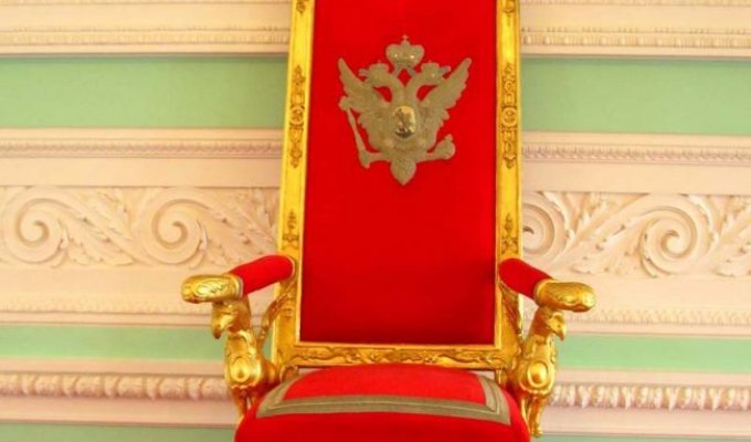Царский трон (2 фото)