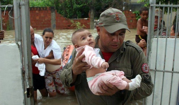 Наводнение в Бразилии (Часть 2) (14 фото)