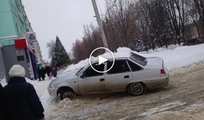 В Новомосковске пьяная девушка угнала автомобиль, но не смогла далеко уехать
