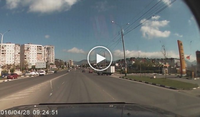 Сломанный светофор в Новороссийске