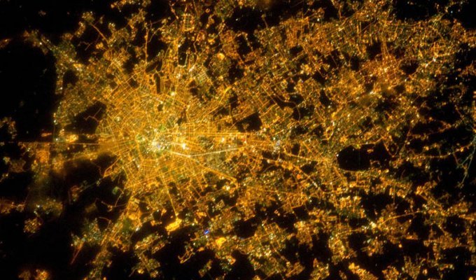 Ночные города. Вид из космоса (29 фото)