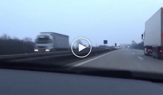 Погоня немецкой дорожной полиции за угнанным автомобилем на скоростном немецком автобане